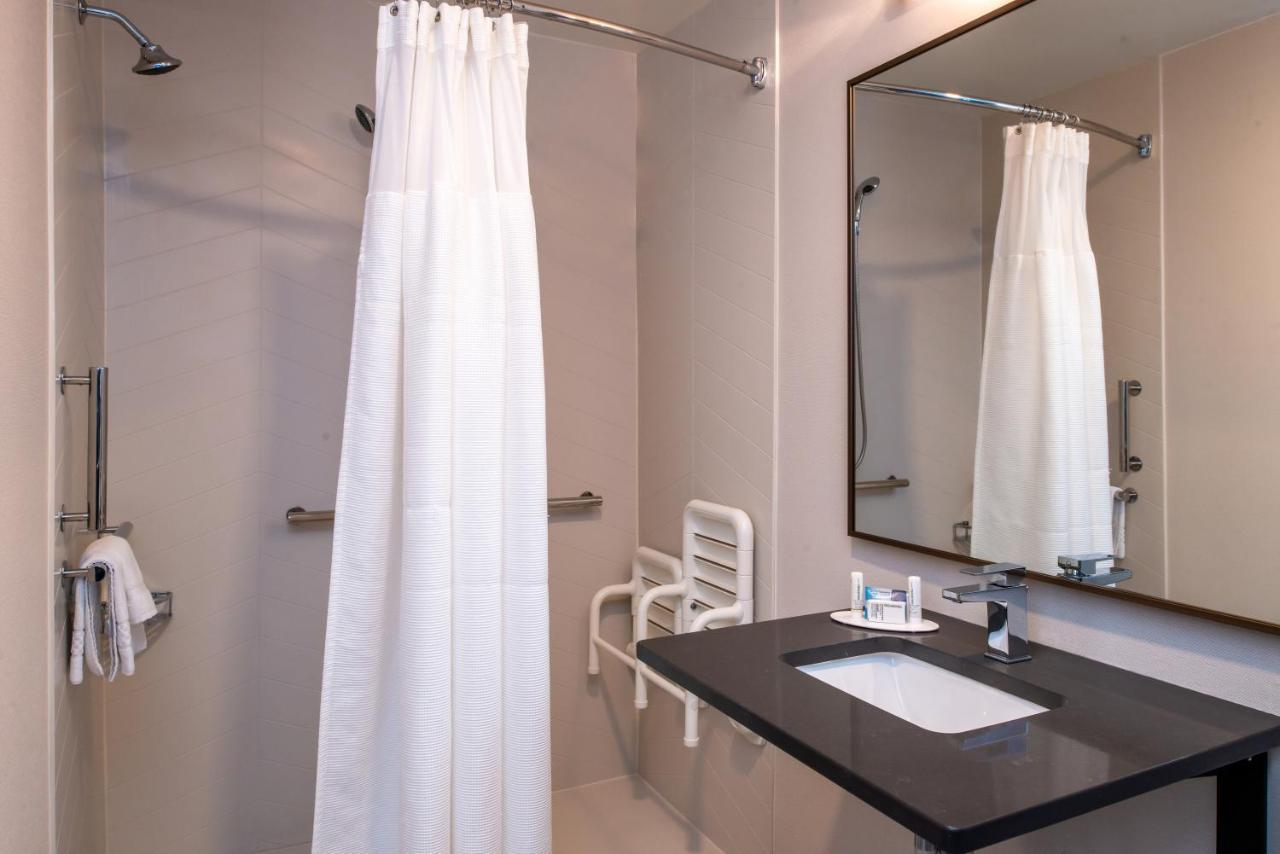 Fairfield Inn & Suites Greensboro Wendover Ngoại thất bức ảnh