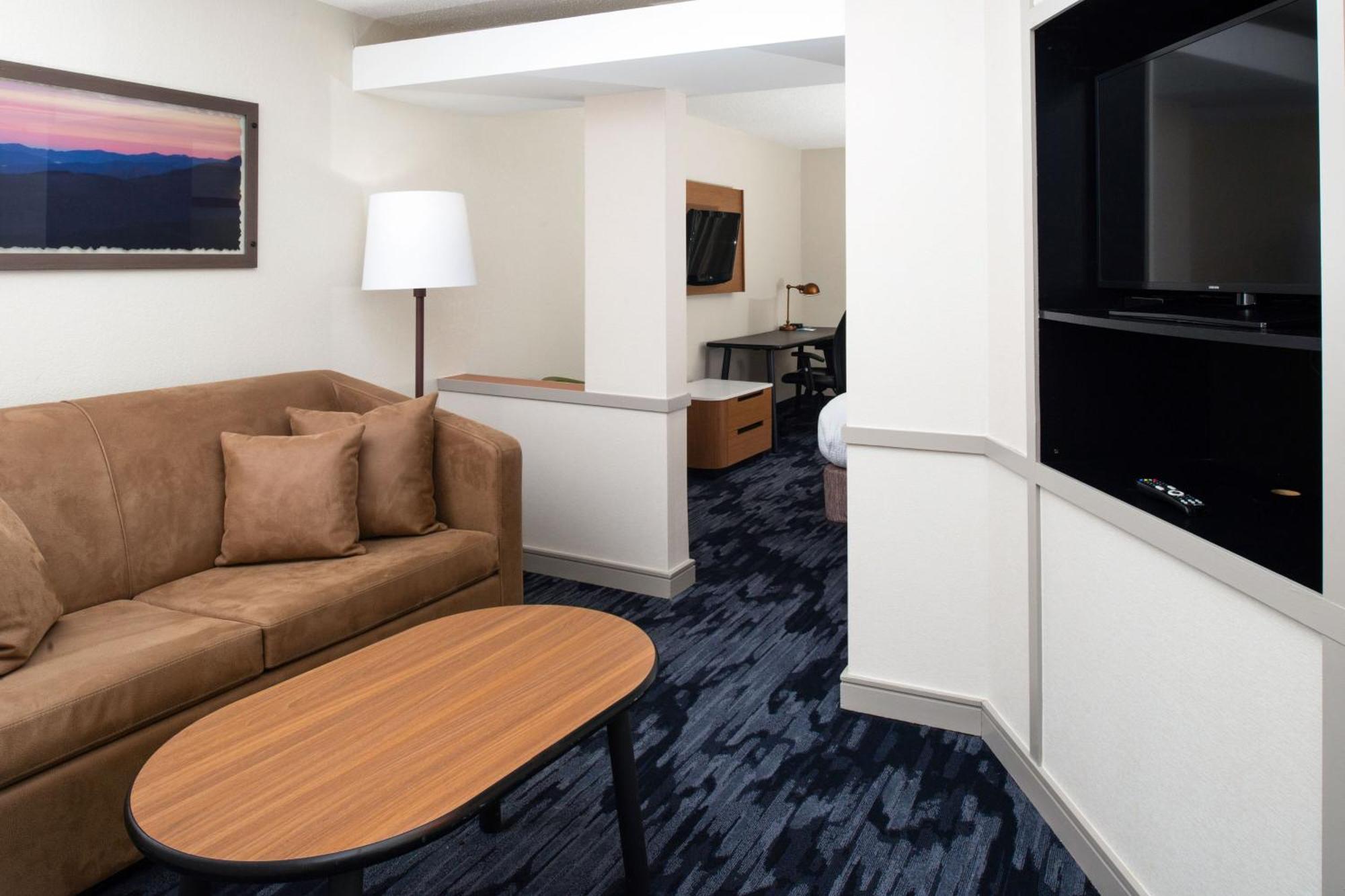 Fairfield Inn & Suites Greensboro Wendover Ngoại thất bức ảnh