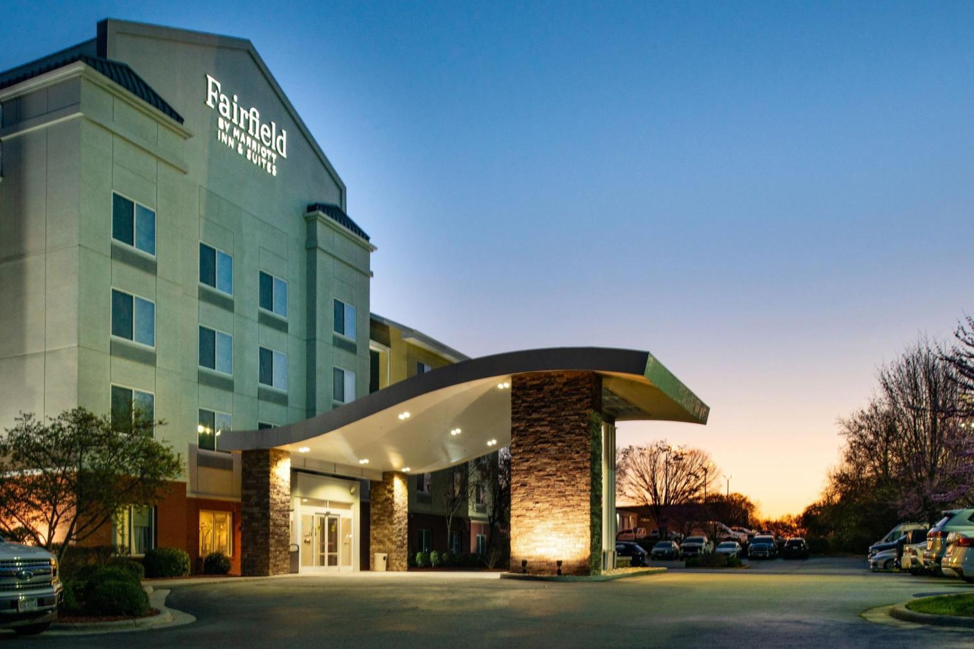 Fairfield Inn & Suites Greensboro Wendover Ngoại thất bức ảnh