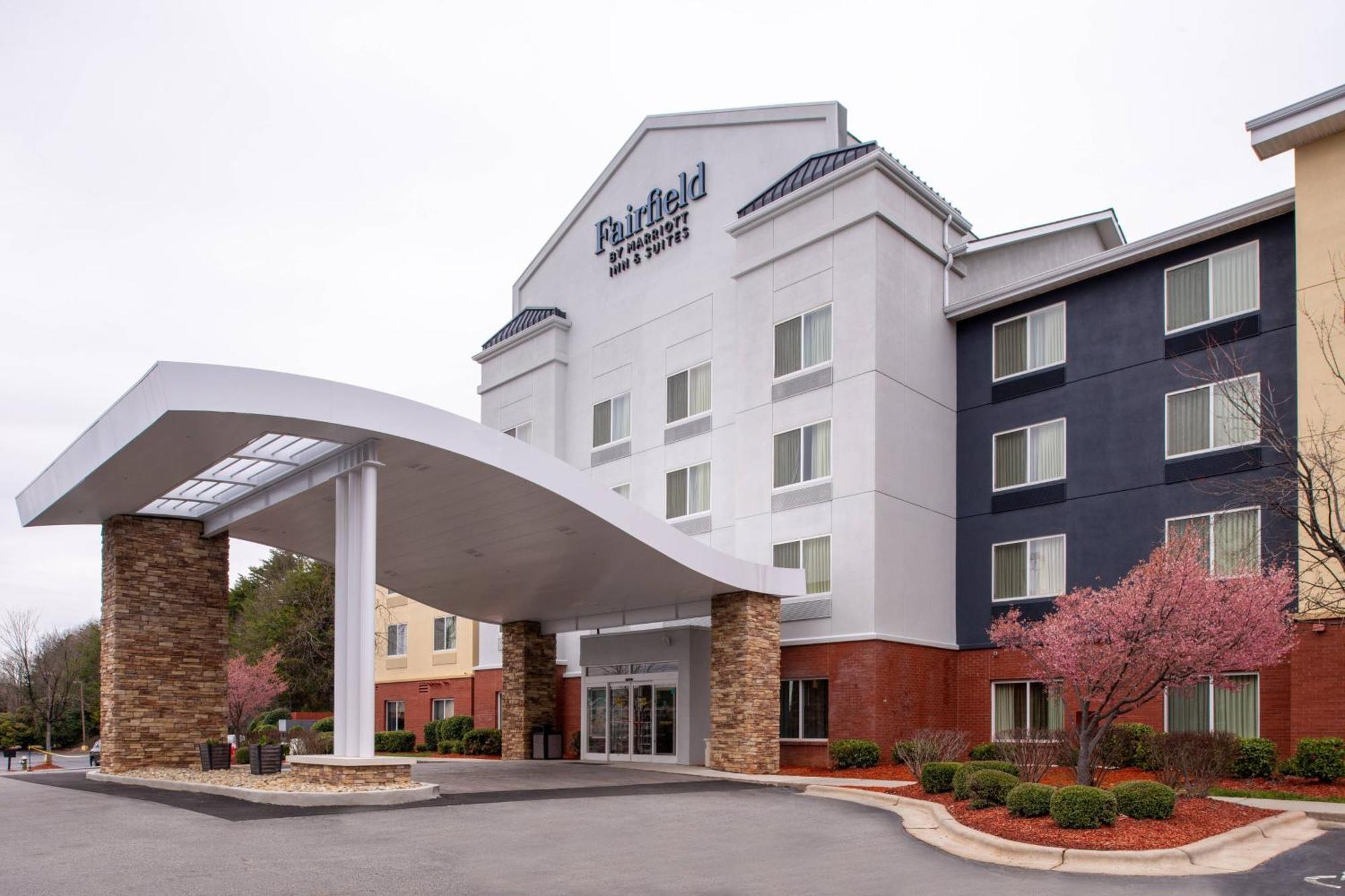 Fairfield Inn & Suites Greensboro Wendover Ngoại thất bức ảnh