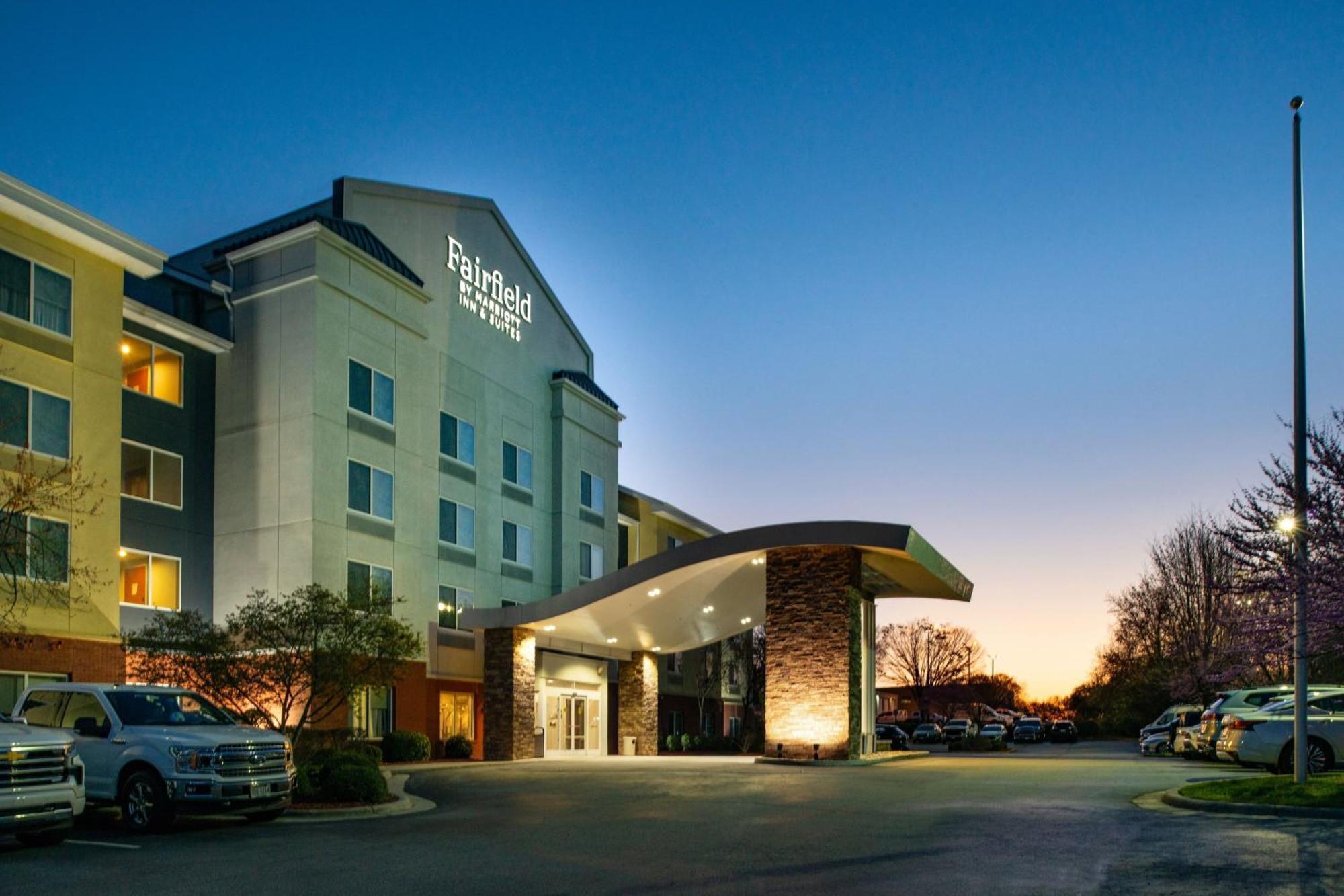 Fairfield Inn & Suites Greensboro Wendover Ngoại thất bức ảnh
