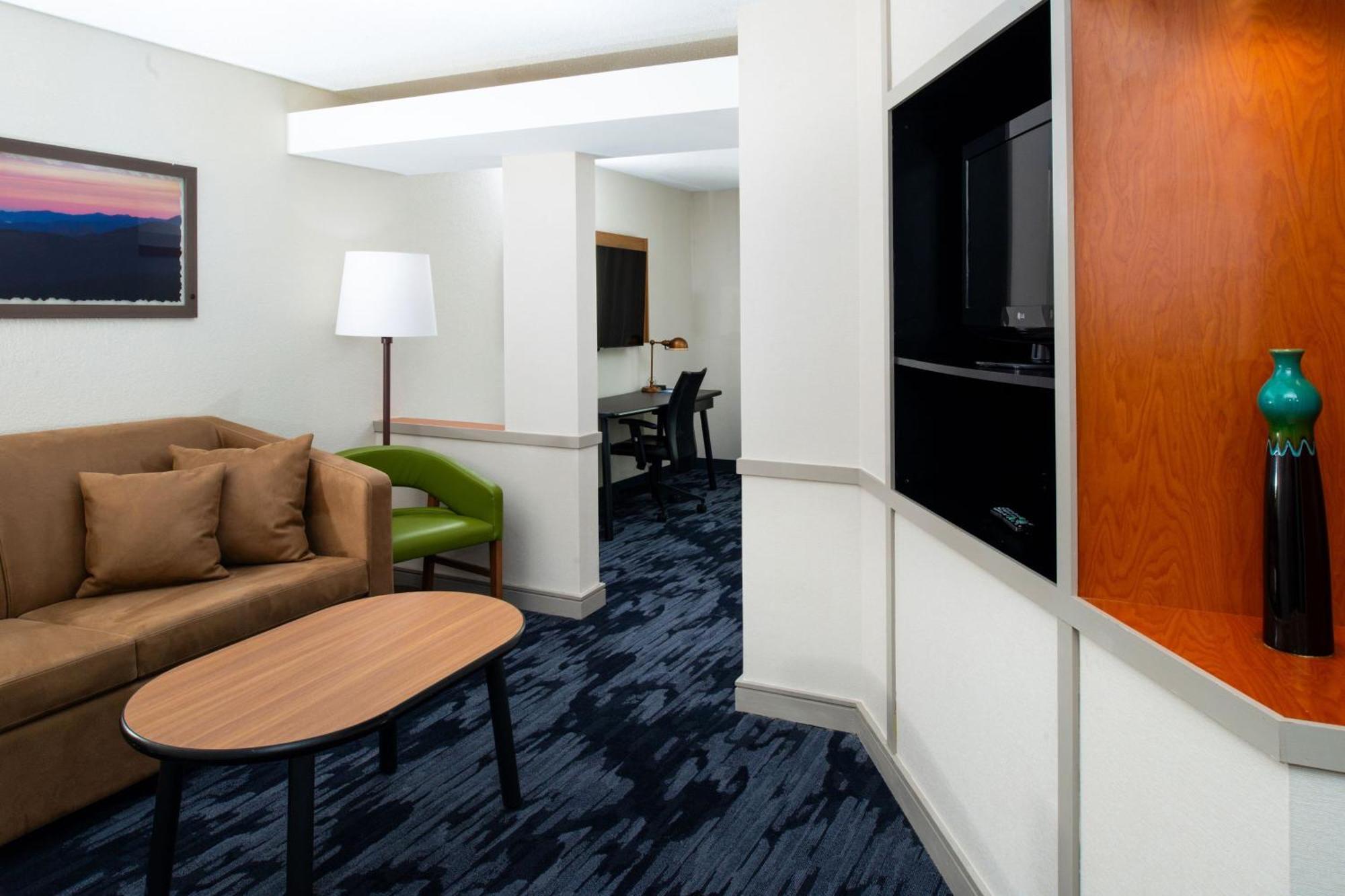 Fairfield Inn & Suites Greensboro Wendover Ngoại thất bức ảnh