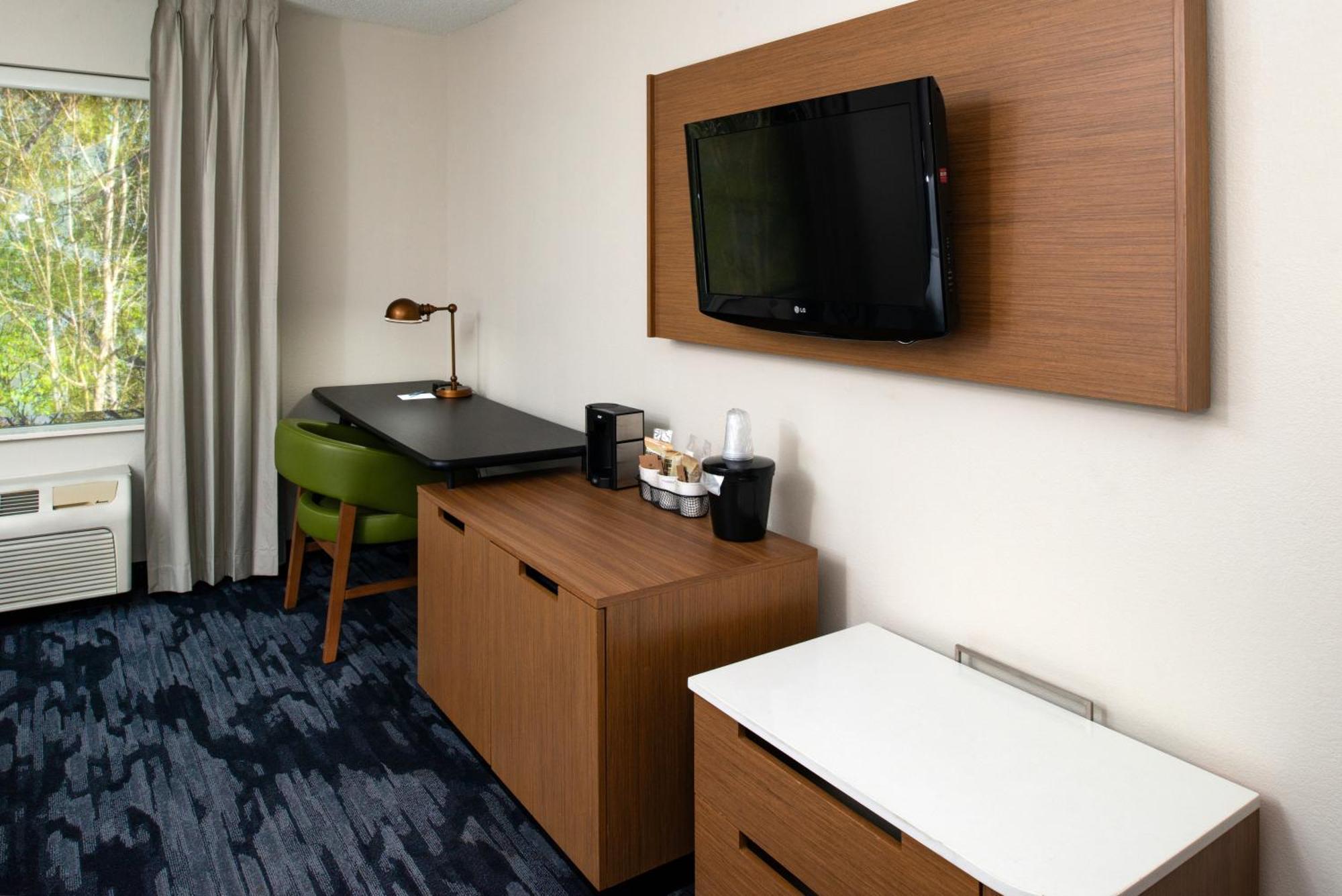 Fairfield Inn & Suites Greensboro Wendover Ngoại thất bức ảnh