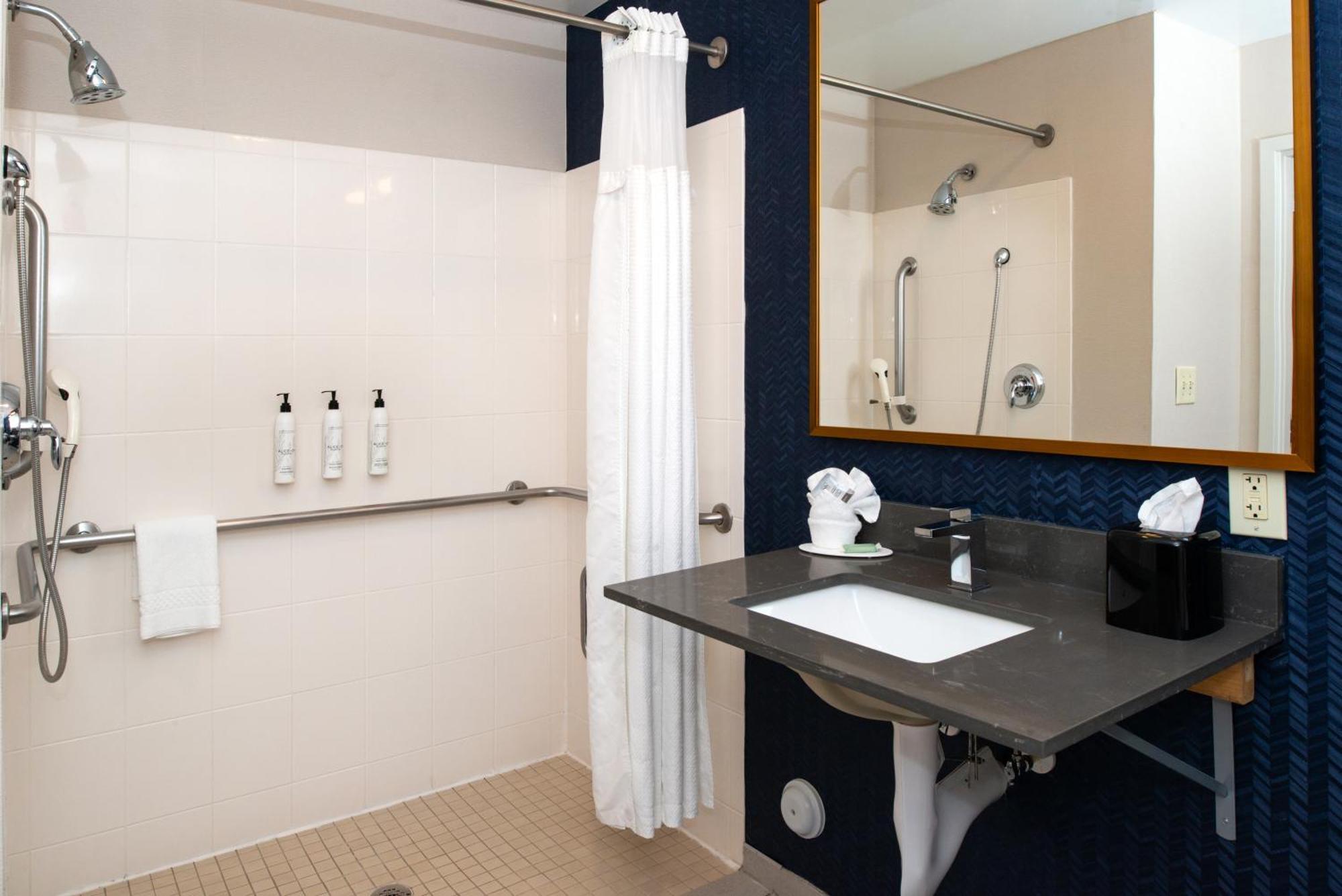 Fairfield Inn & Suites Greensboro Wendover Ngoại thất bức ảnh