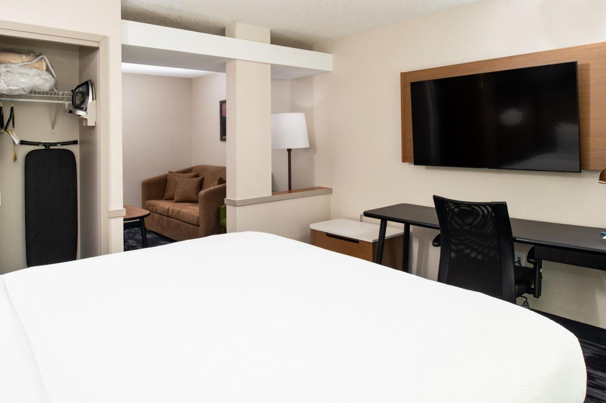 Fairfield Inn & Suites Greensboro Wendover Ngoại thất bức ảnh
