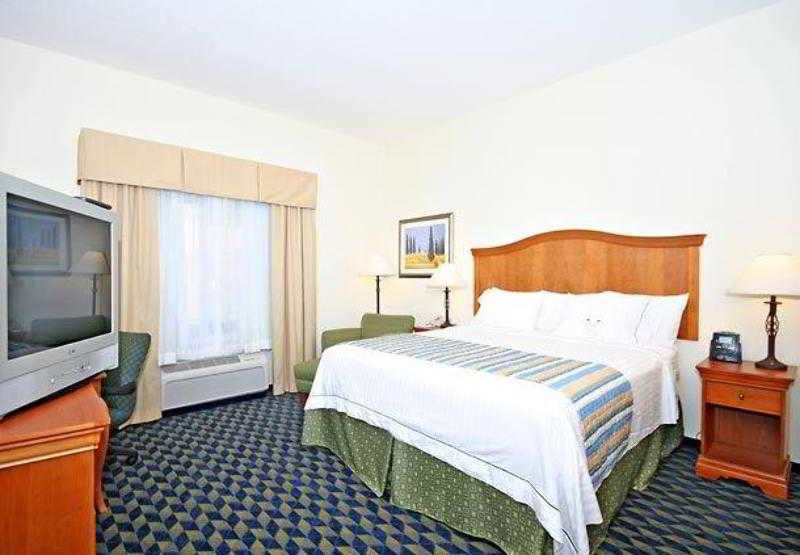 Fairfield Inn & Suites Greensboro Wendover Ngoại thất bức ảnh