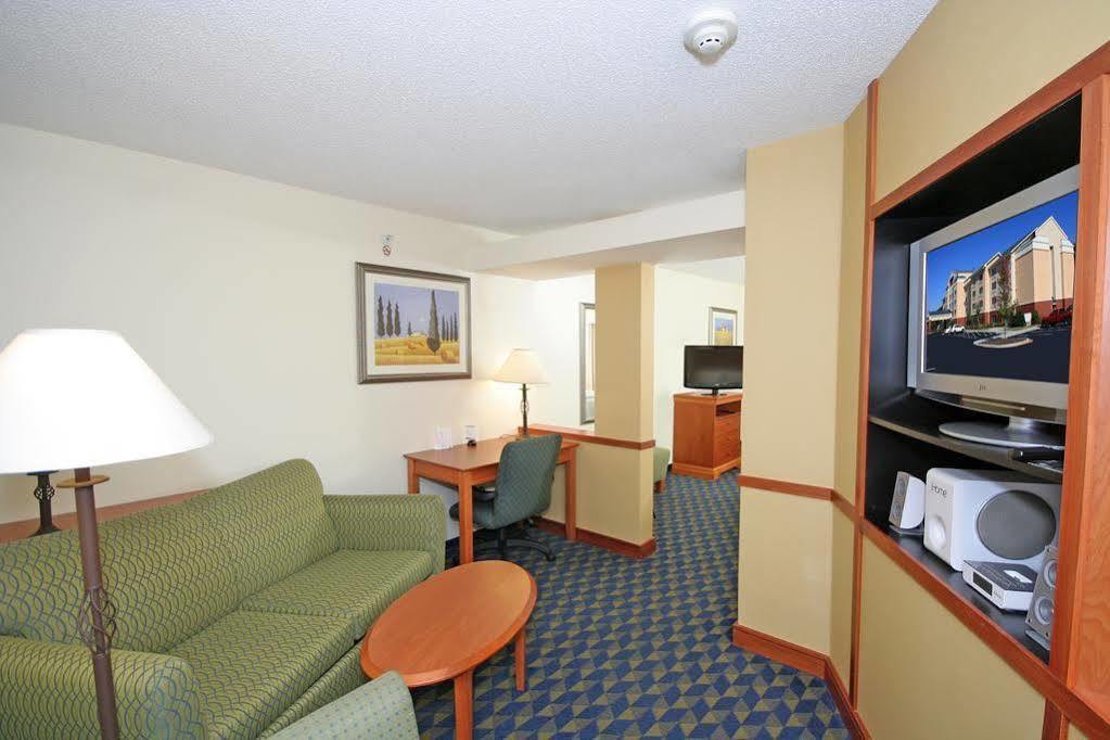 Fairfield Inn & Suites Greensboro Wendover Ngoại thất bức ảnh